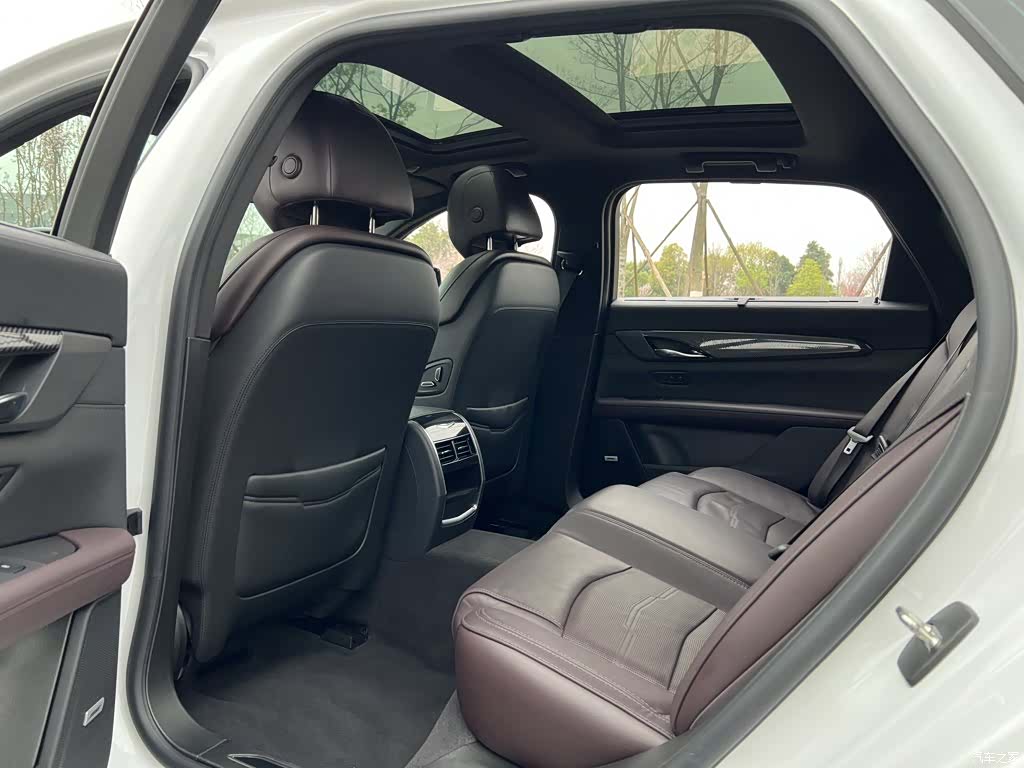 Cadillac CT6, 2022 13