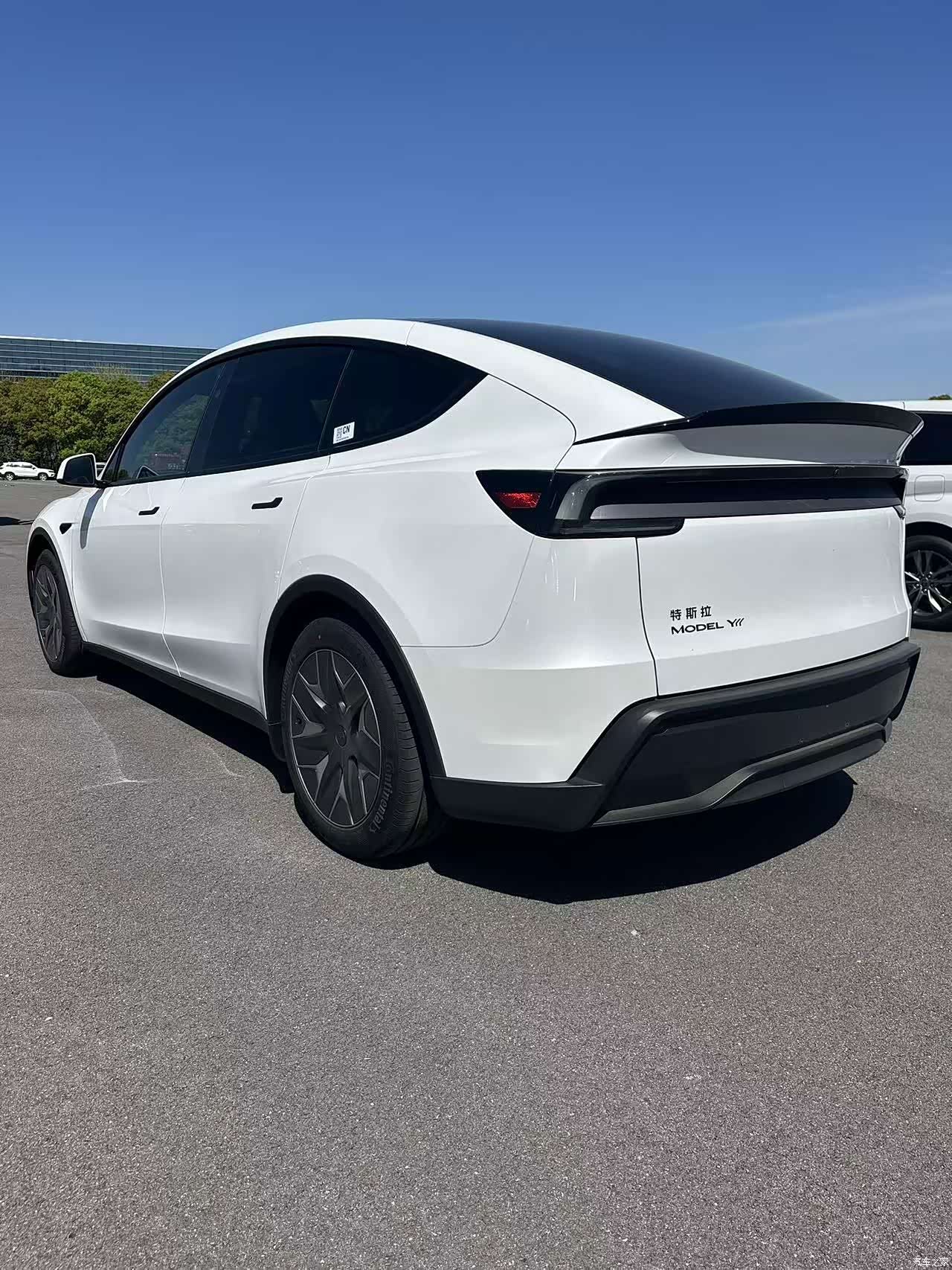 Tesla Model Y, 2026 17