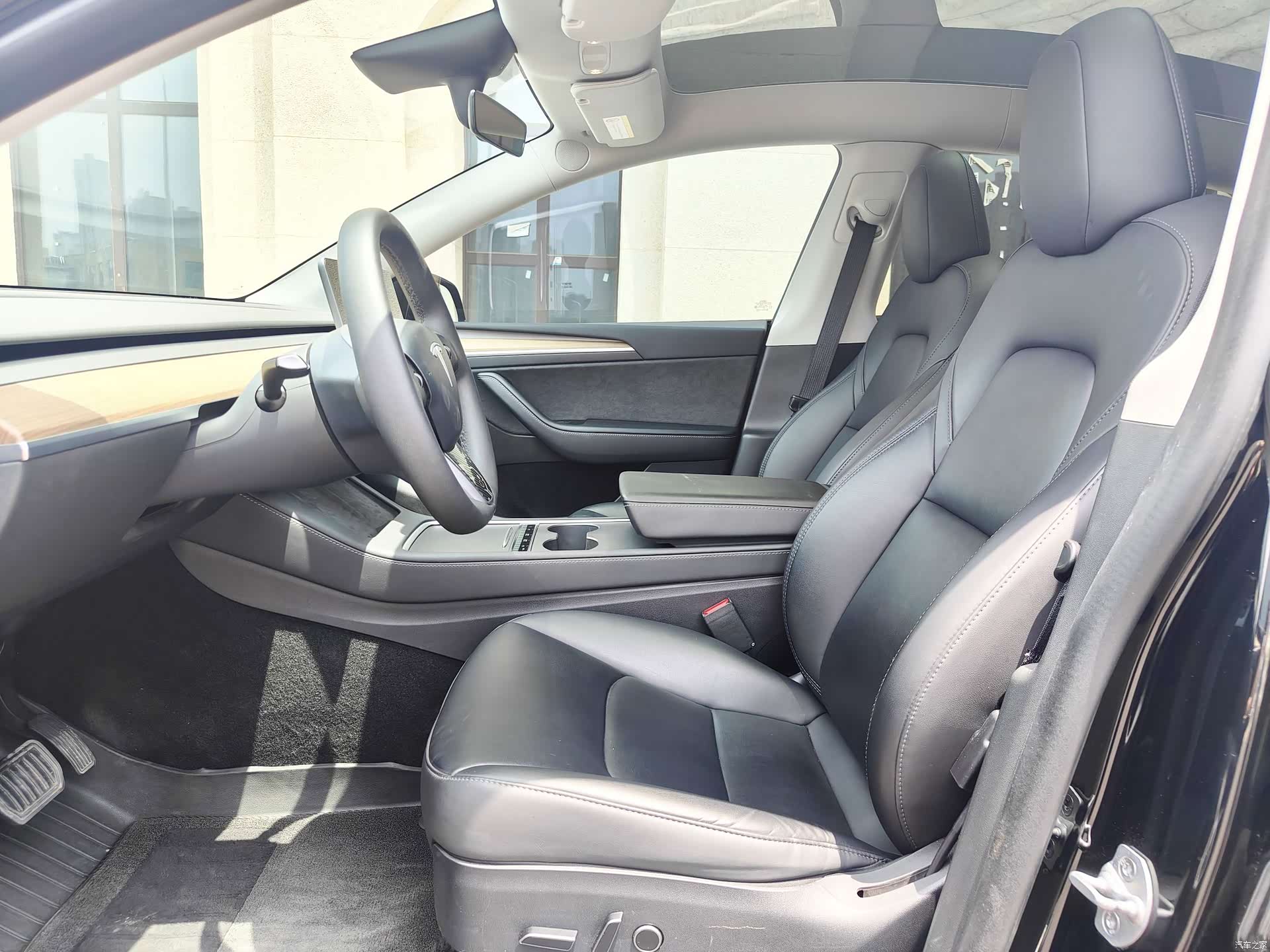 Tesla Model Y, 2023 4