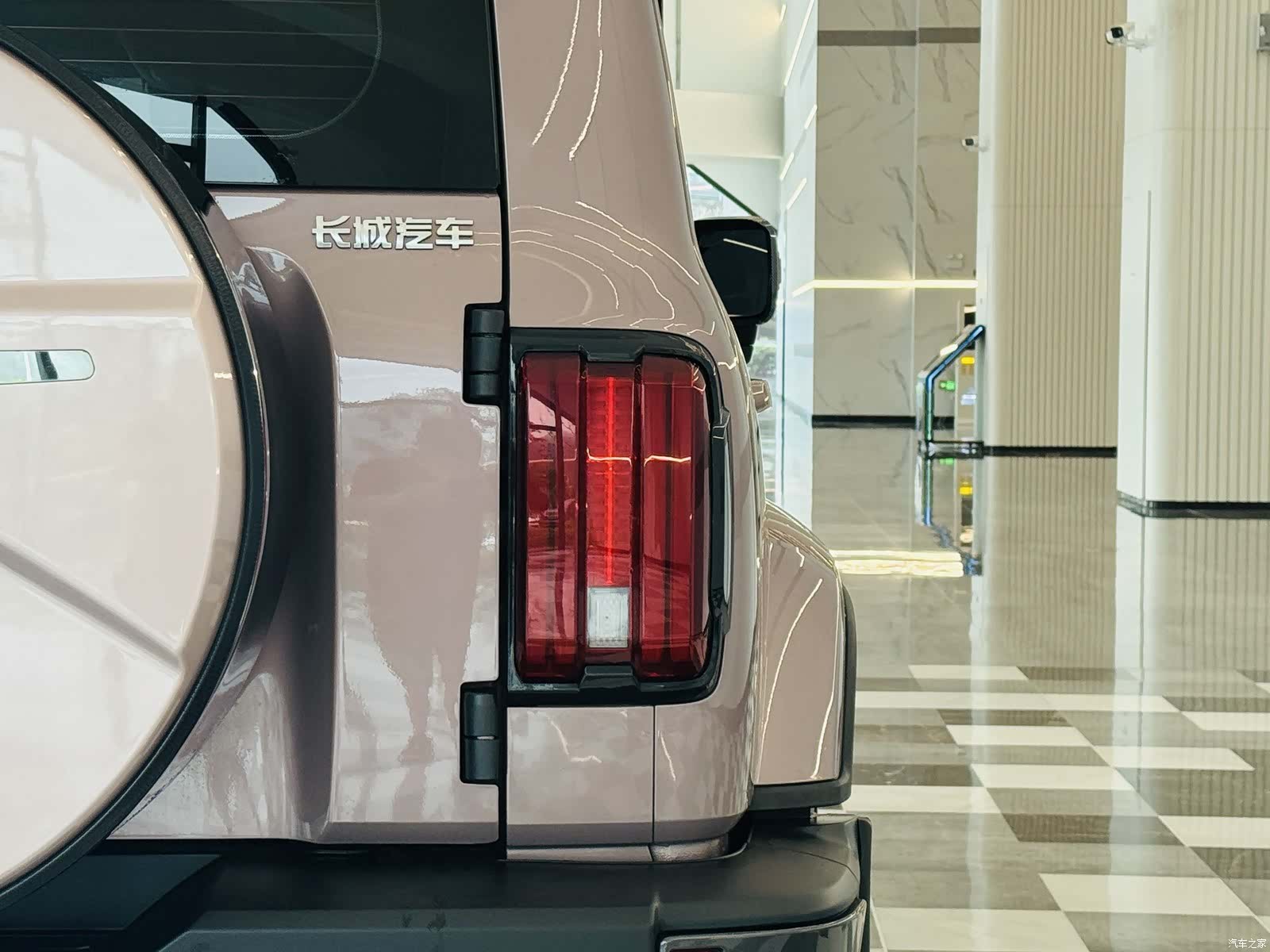 Tank 300, 2023 8