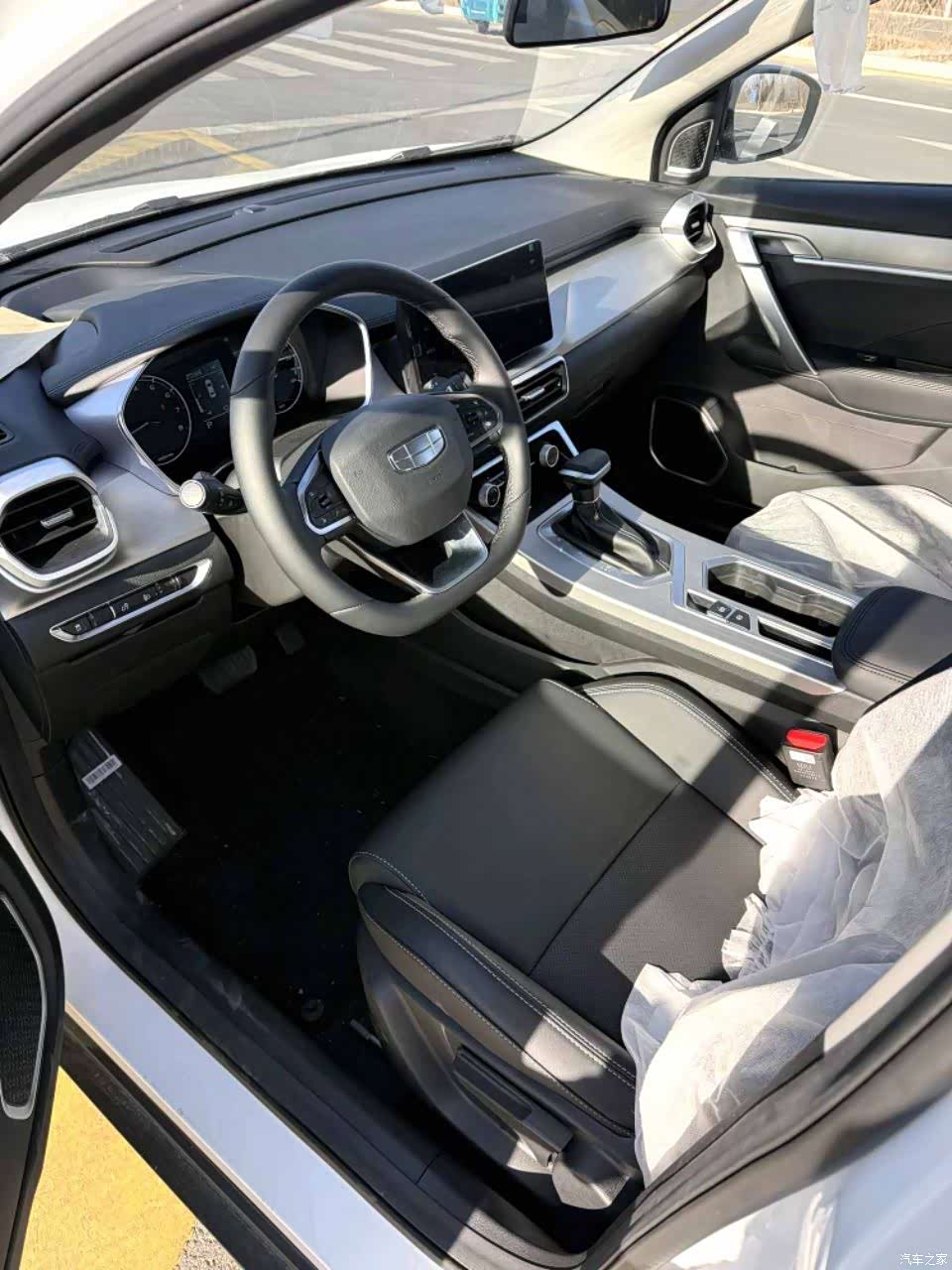 Geely Coolray, 2025 7