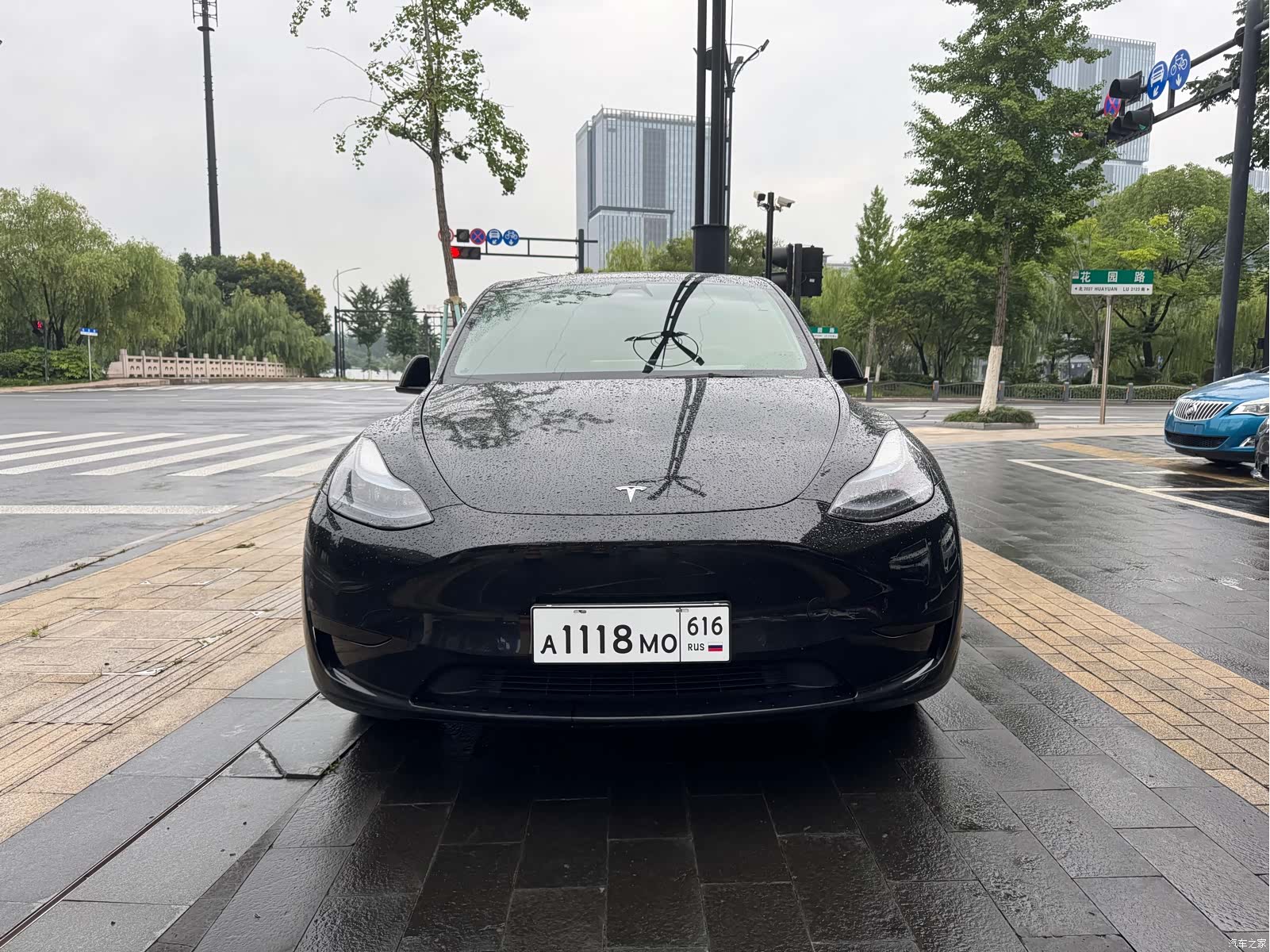 Tesla Model Y, 2023 1