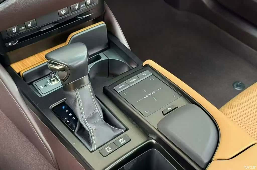 Lexus ES, 2021 11