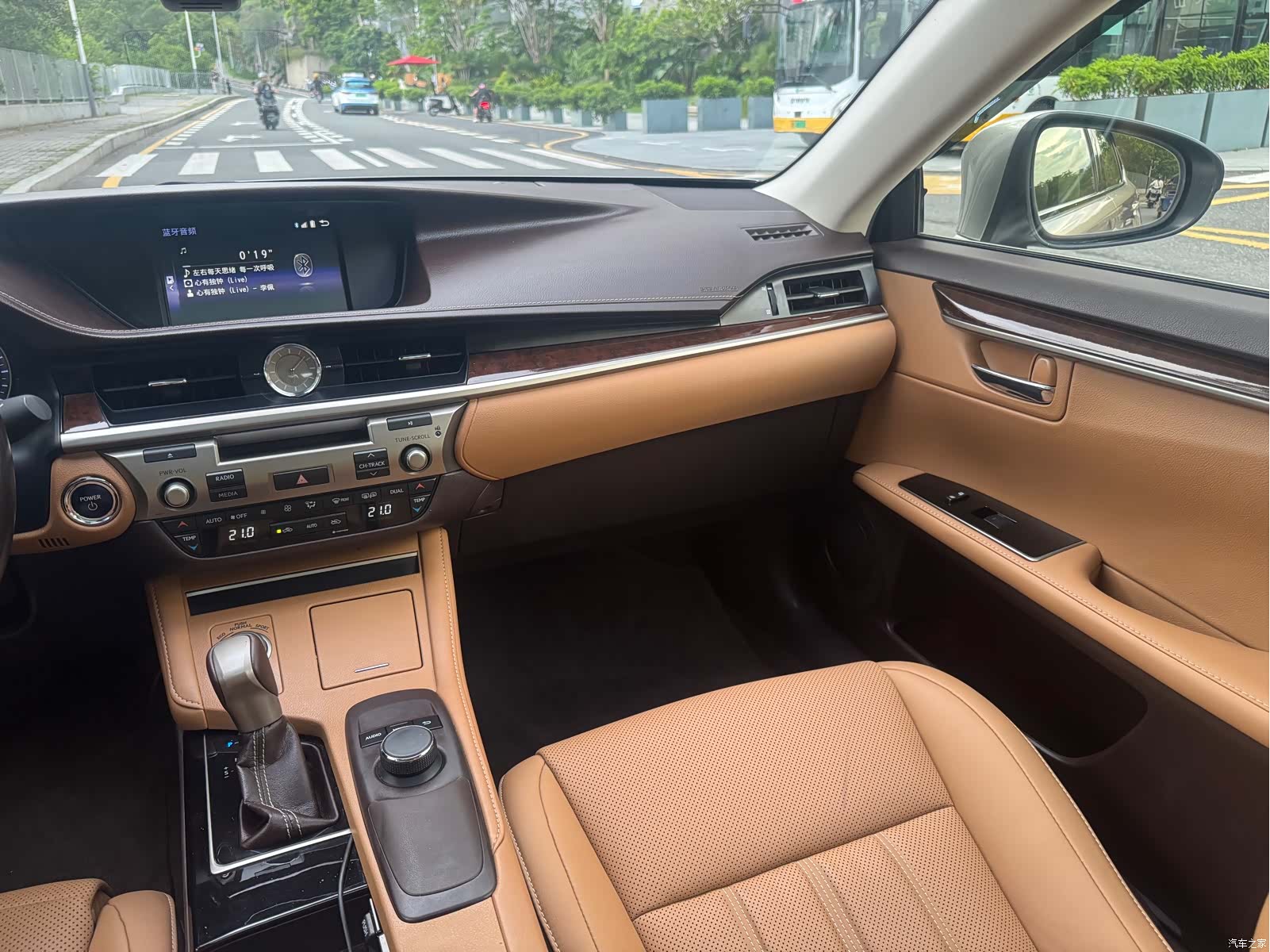 Lexus ES, 2017 13