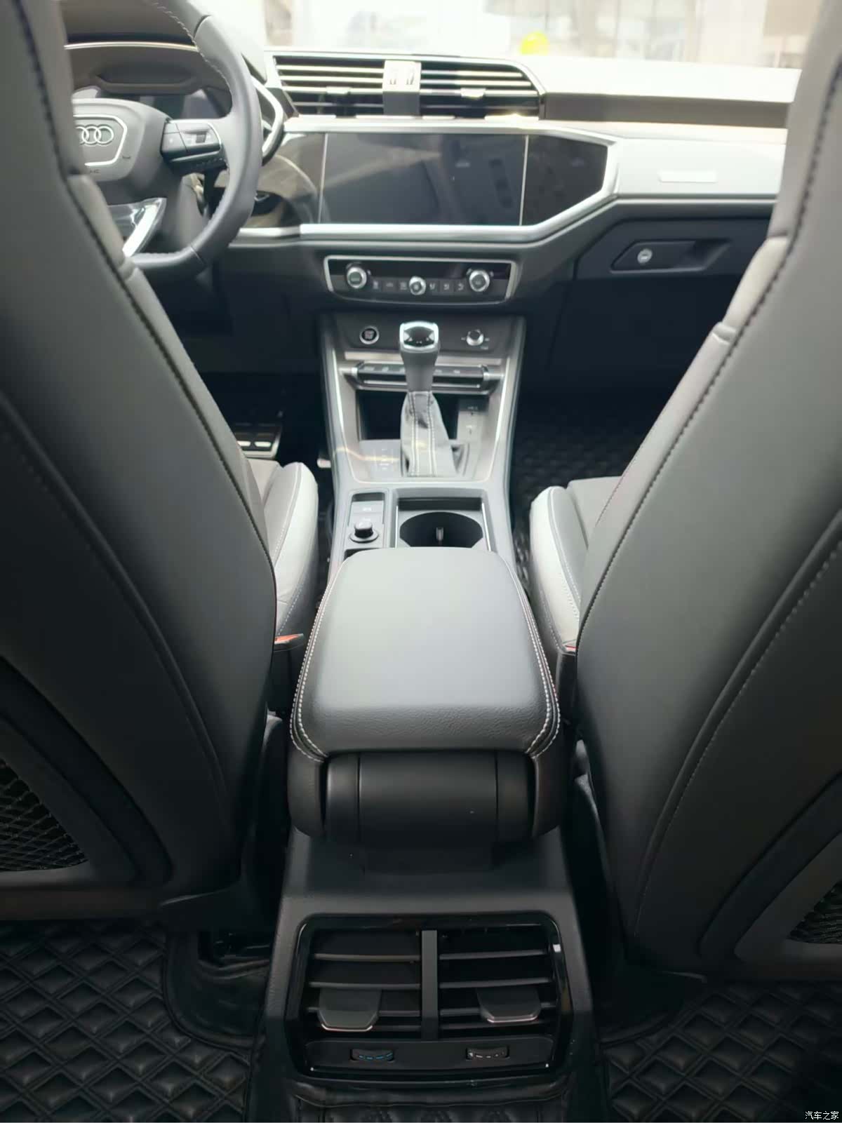 Audi Q3, 2022 8