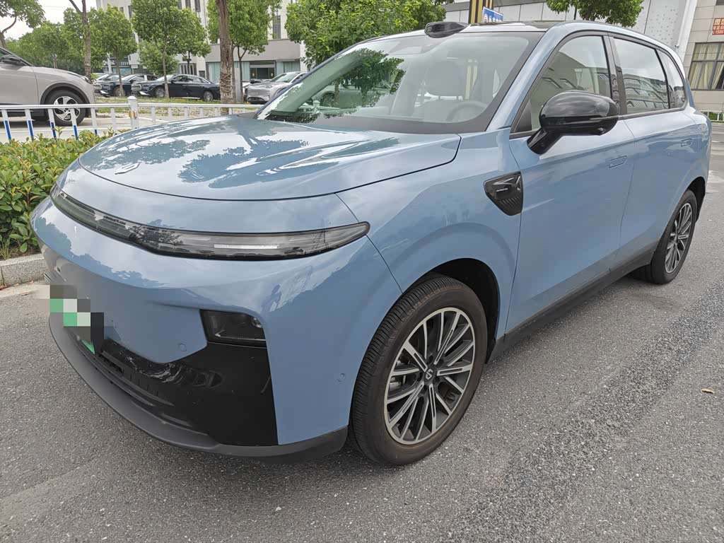 Leapmotor B10