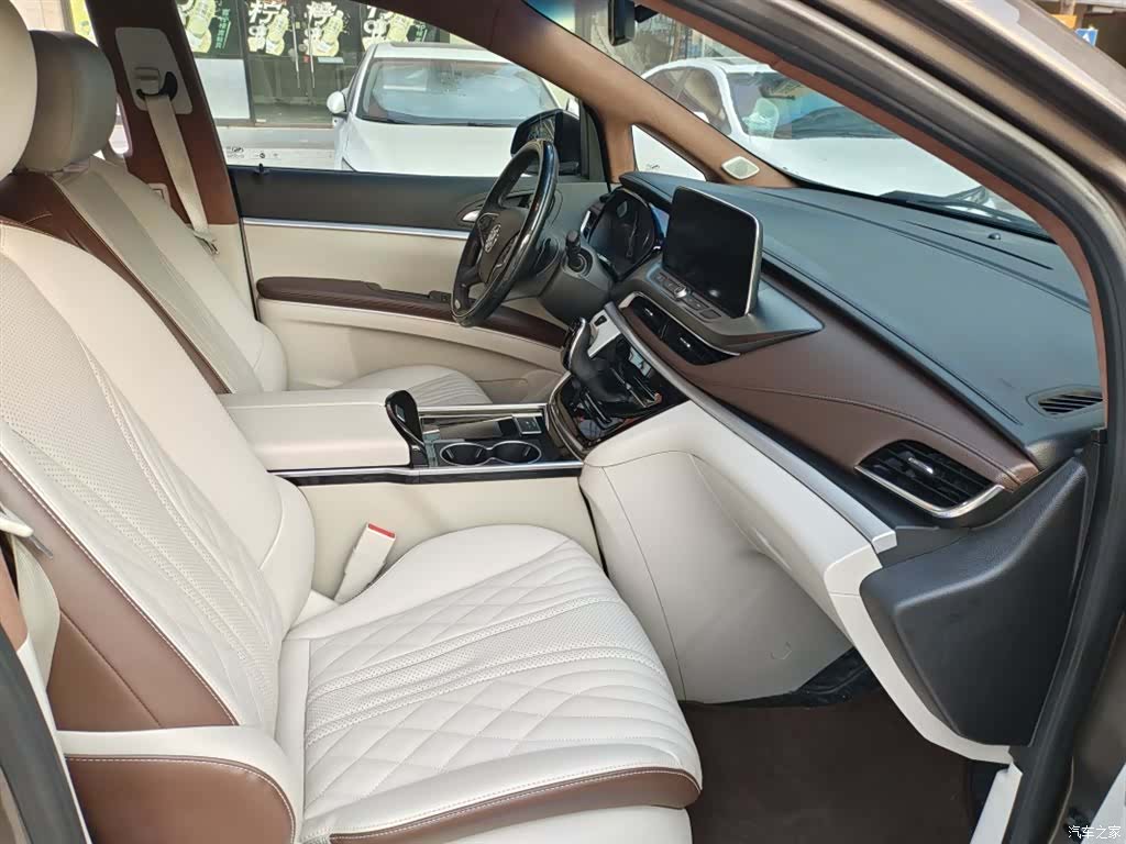 Buick GL8, 2021 3