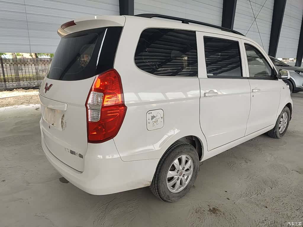 Wuling Hongguang, 2018 все фото