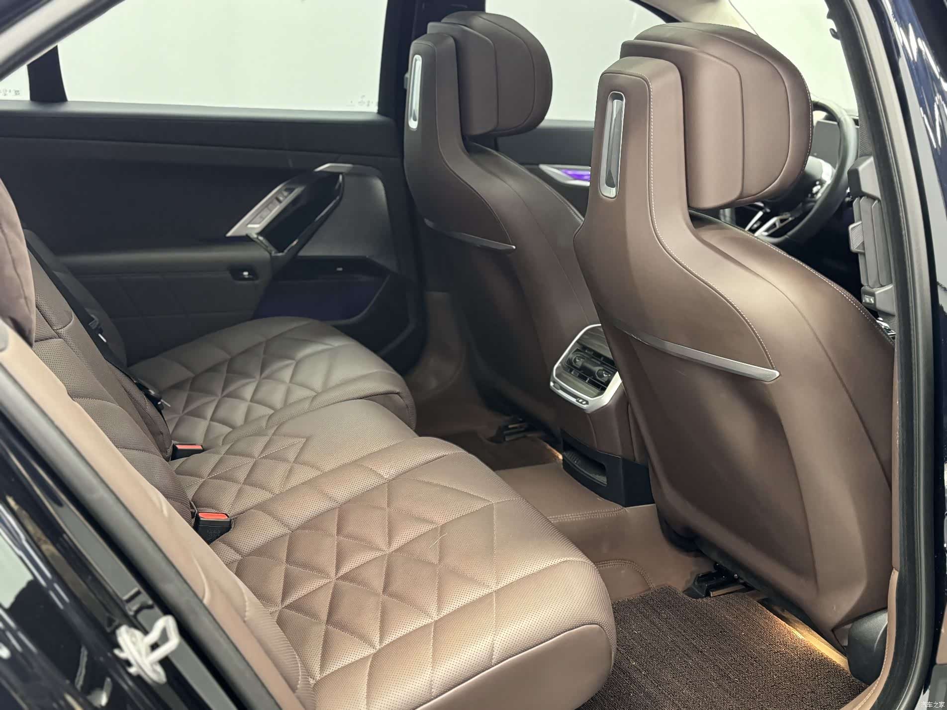 BMW i7, 2025 18