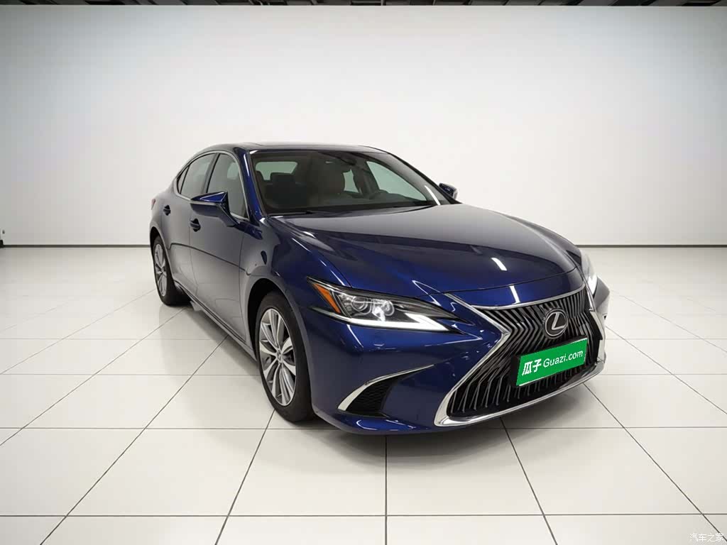 Lexus ES, 2020 4