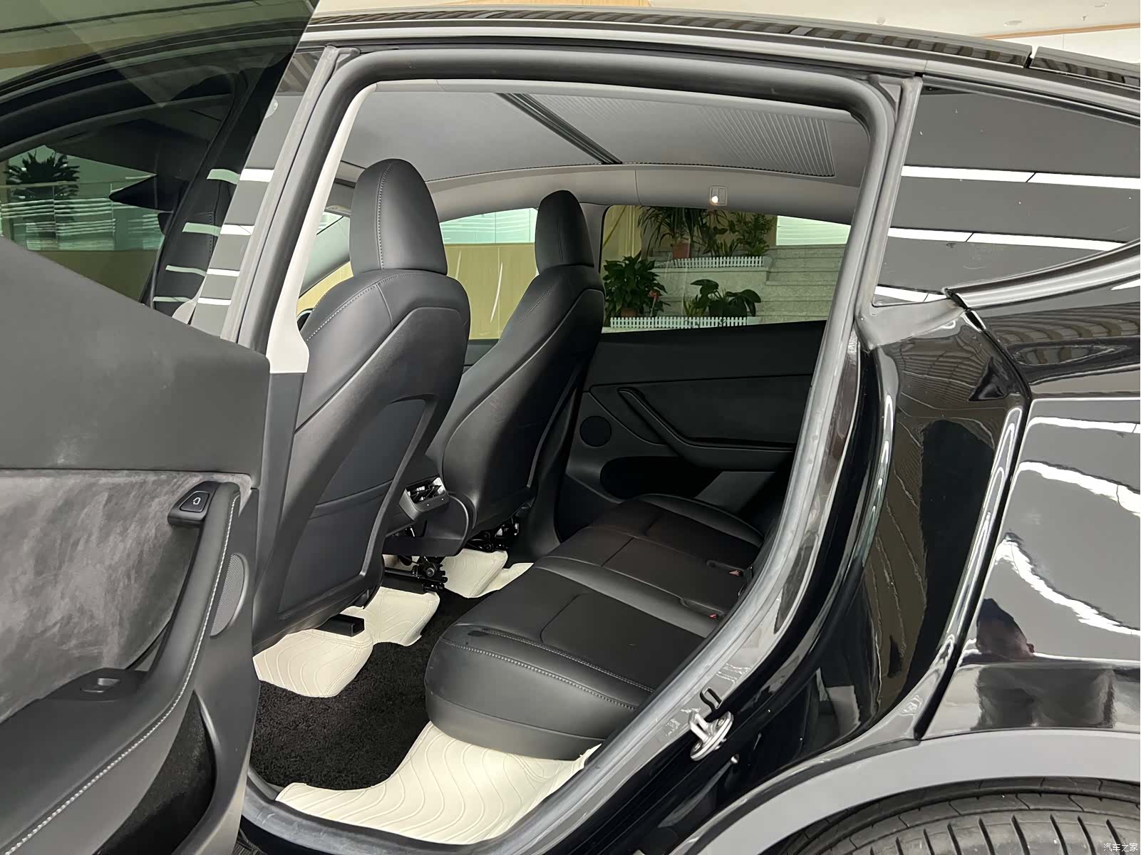 Tesla Model Y, 2023 7
