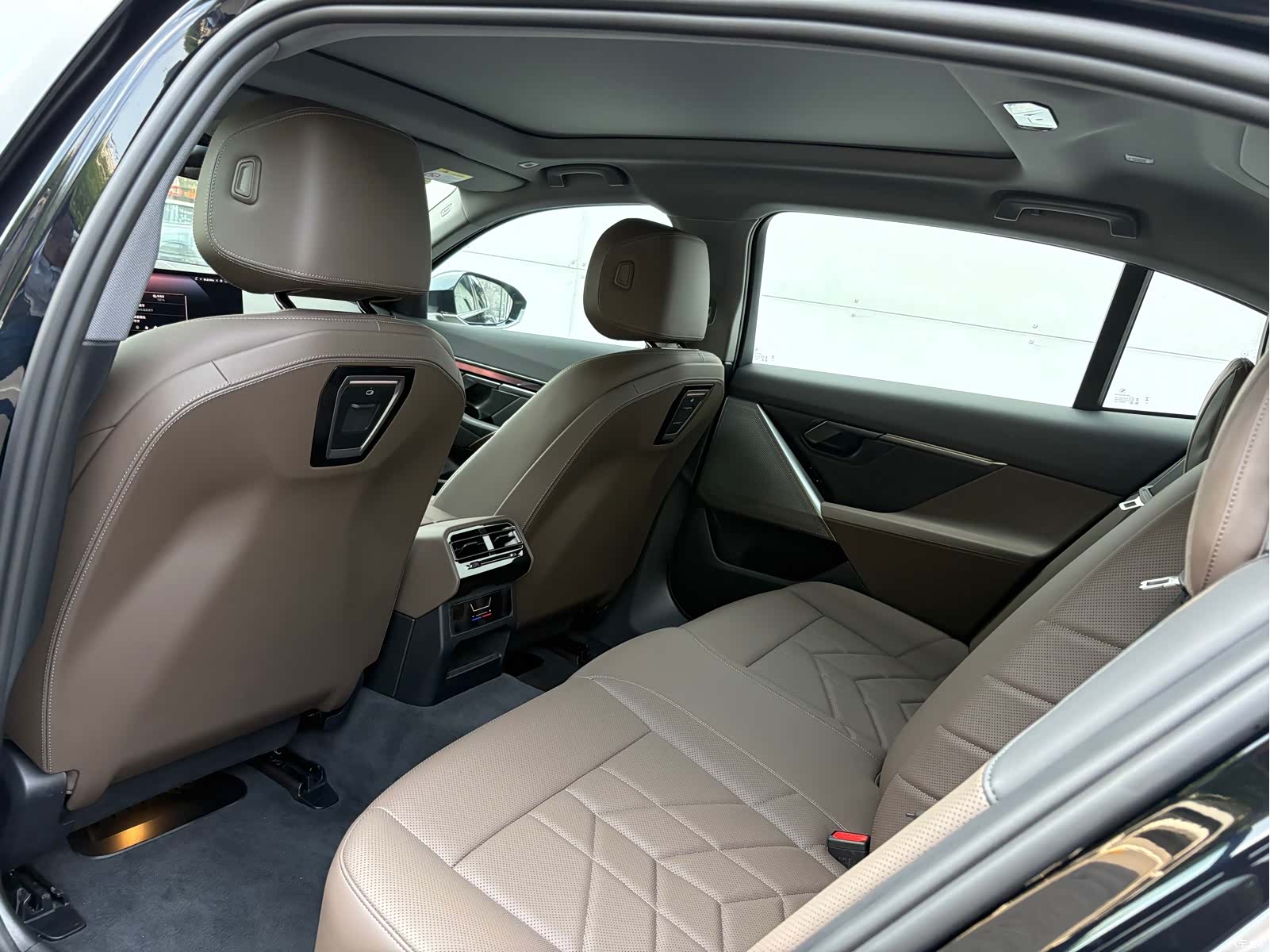 BMW i5, 2025 9