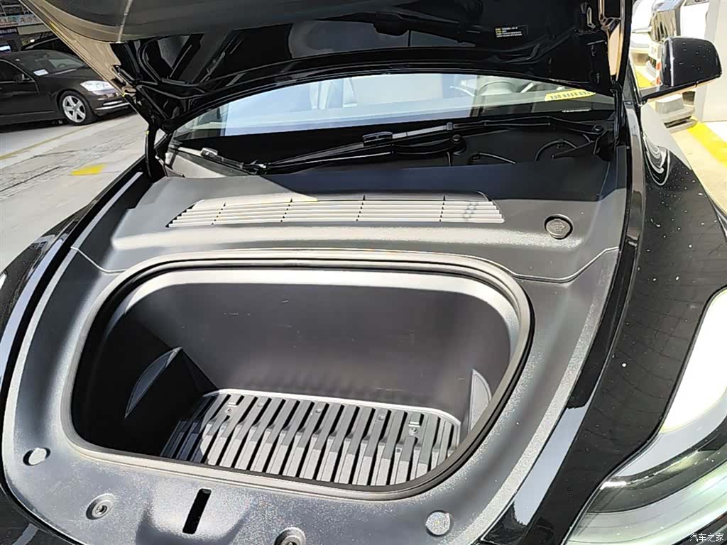 Tesla Model Y, 2023 20