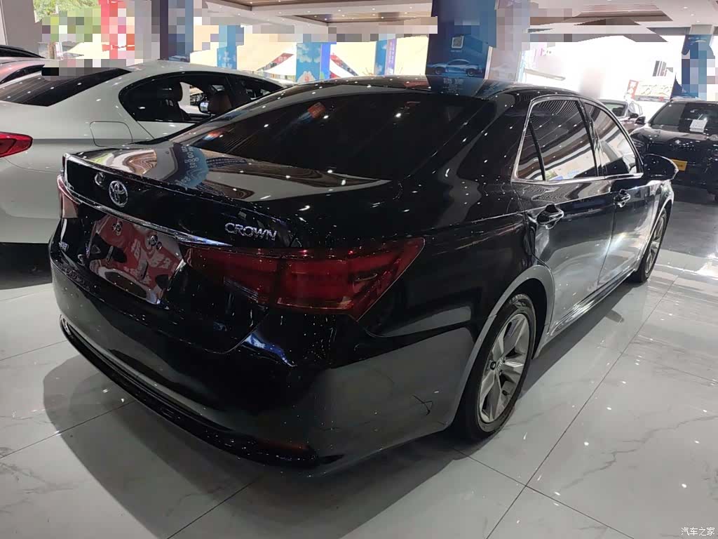 Toyota Crown, 2017 все фото