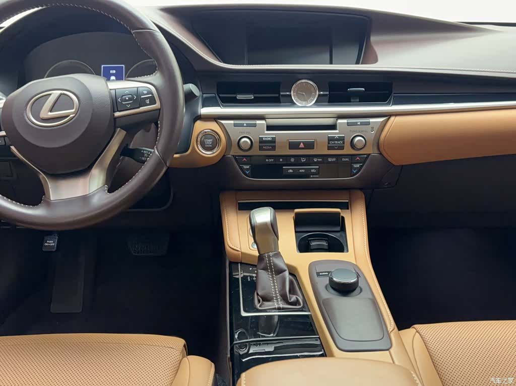 Lexus ES, 2018 9