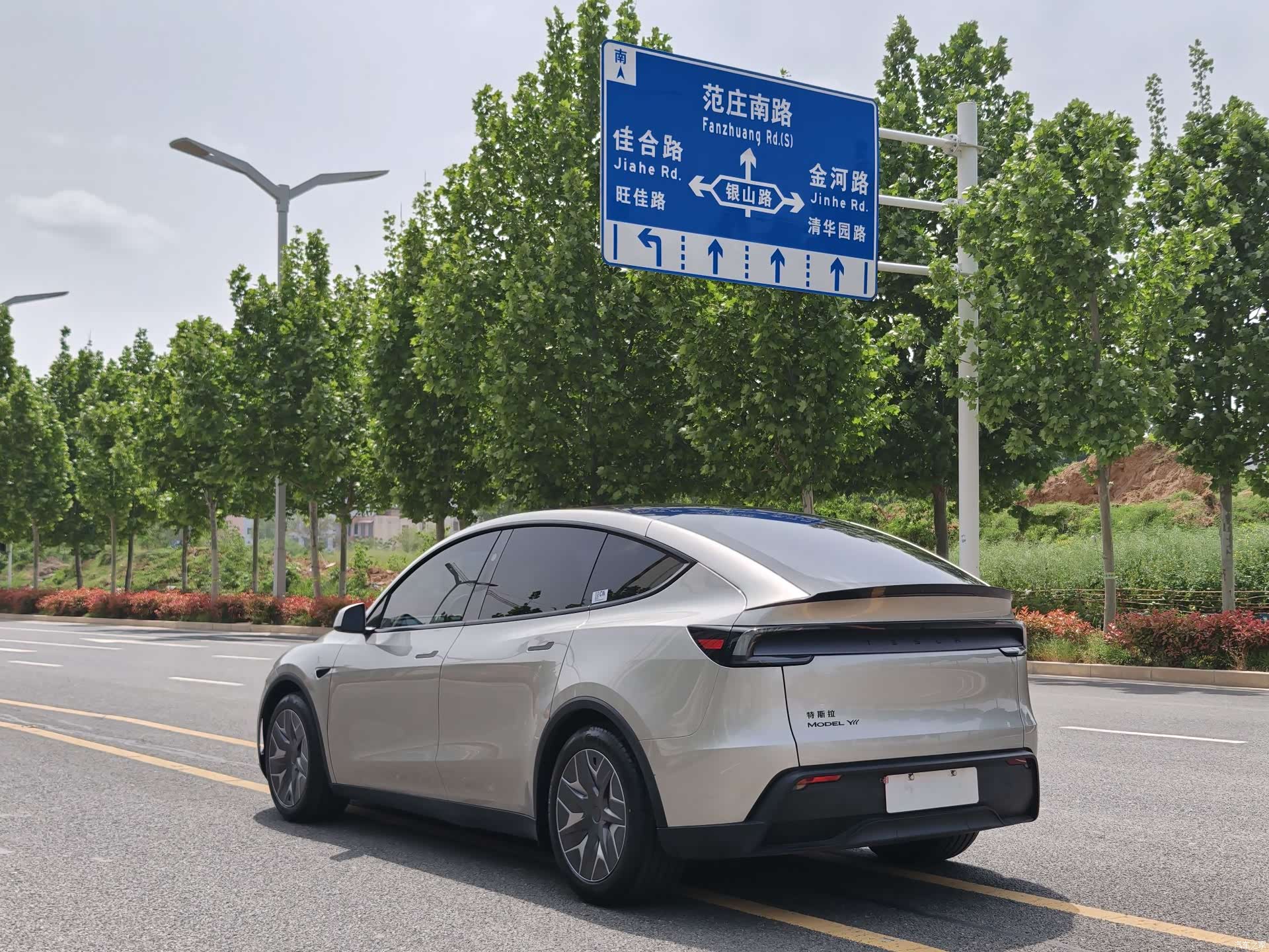 Tesla Model Y, 2025 4