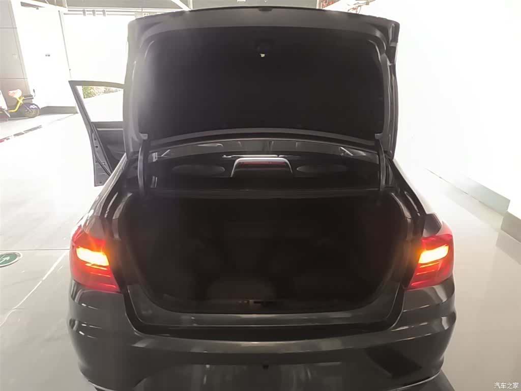 Geely V, 2019 19