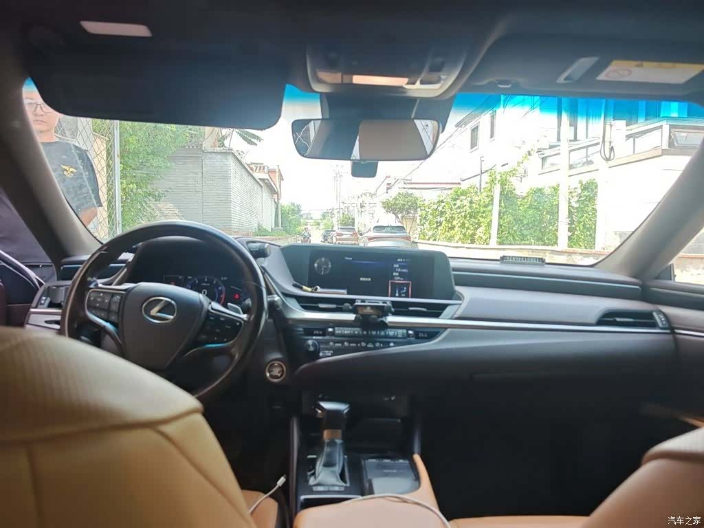 Lexus ES, 2019 13