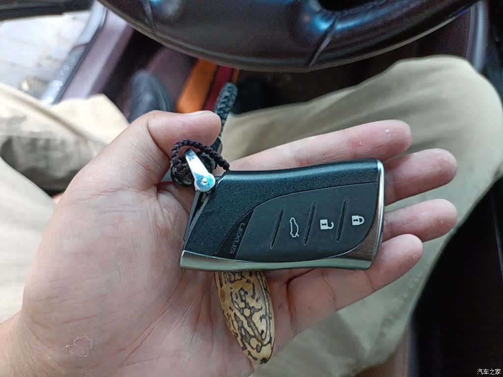 Lexus ES, 2019 12