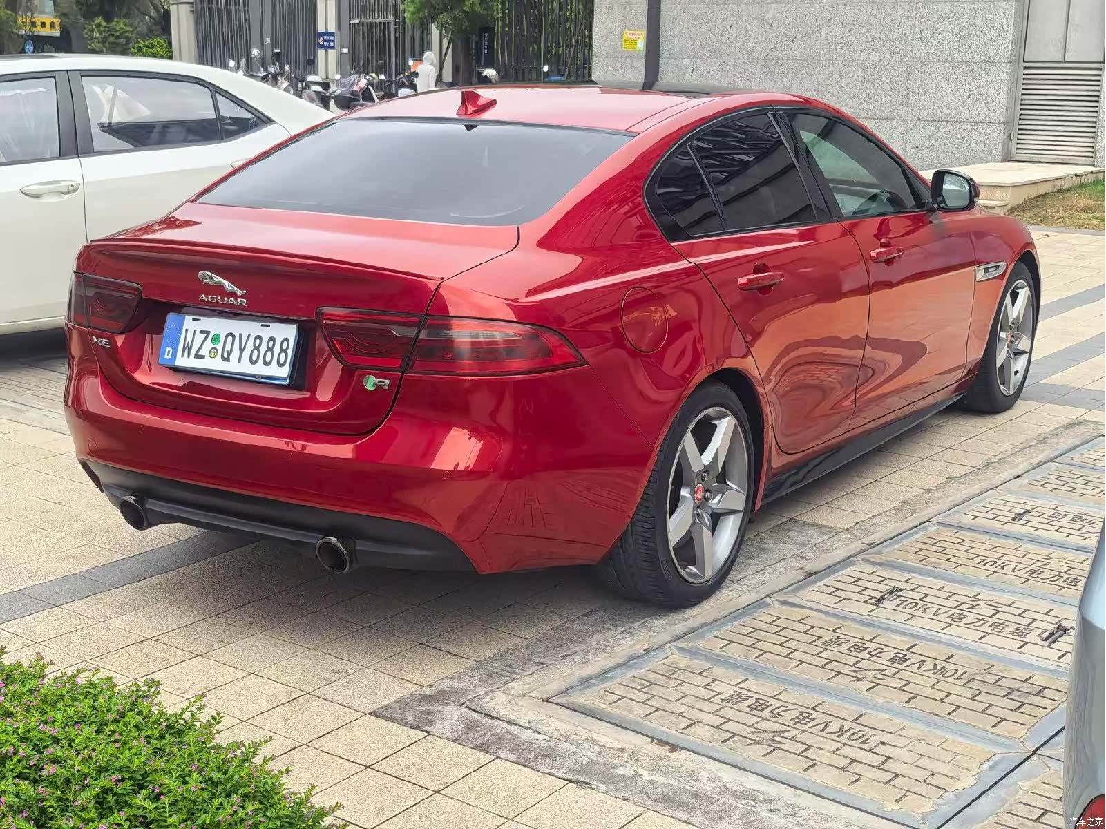 Jaguar XE, 2016 7