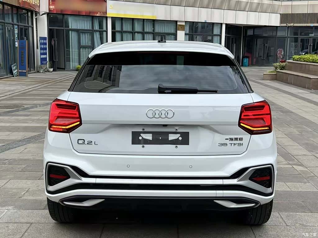 Audi Q2L, 2024 4