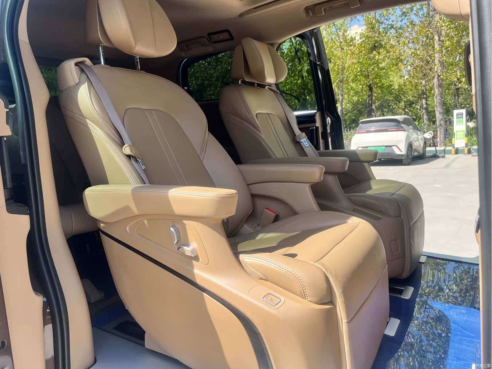 Buick GL8, 2021 9