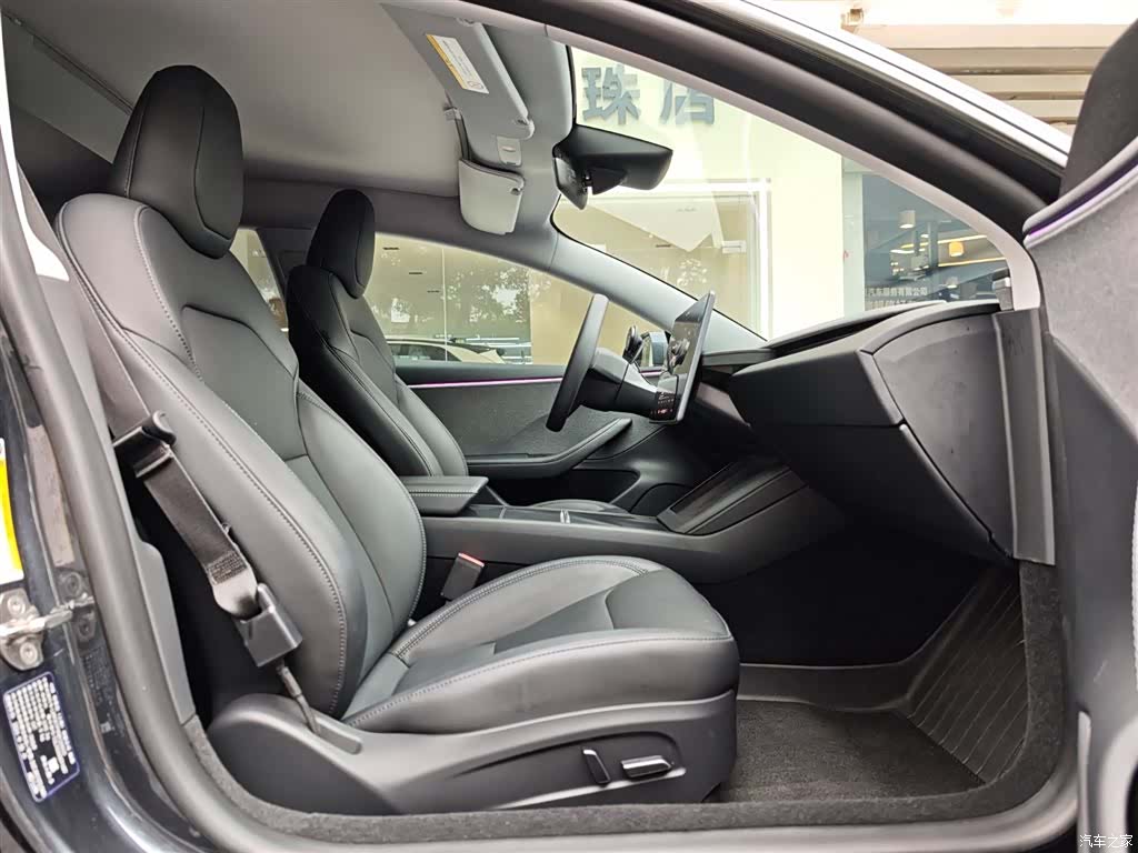 Tesla Model 3, 2024 19
