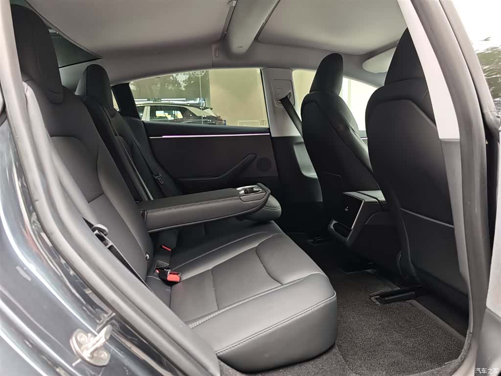 Tesla Model 3, 2024 23