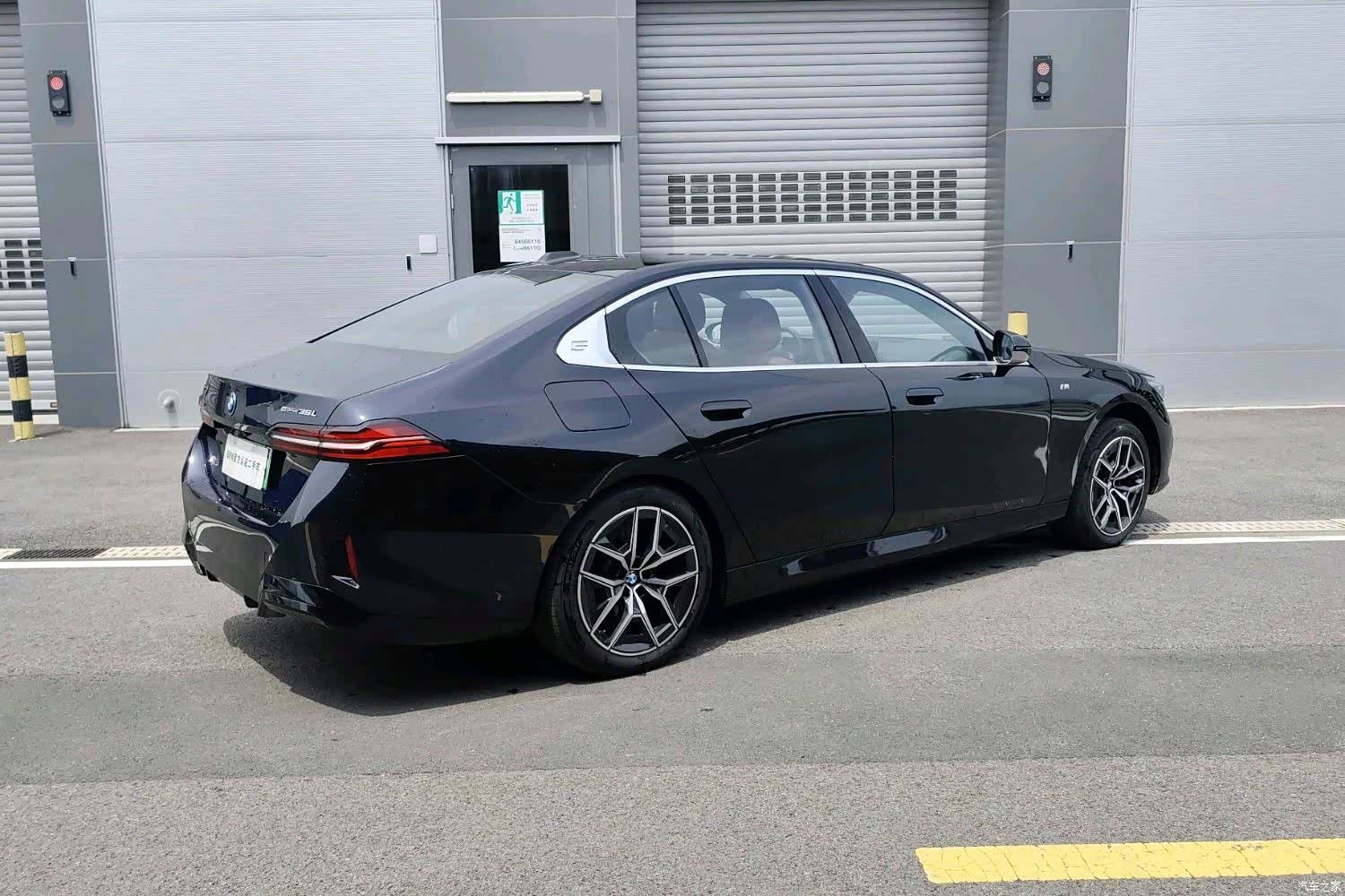 BMW i5, 2025 4