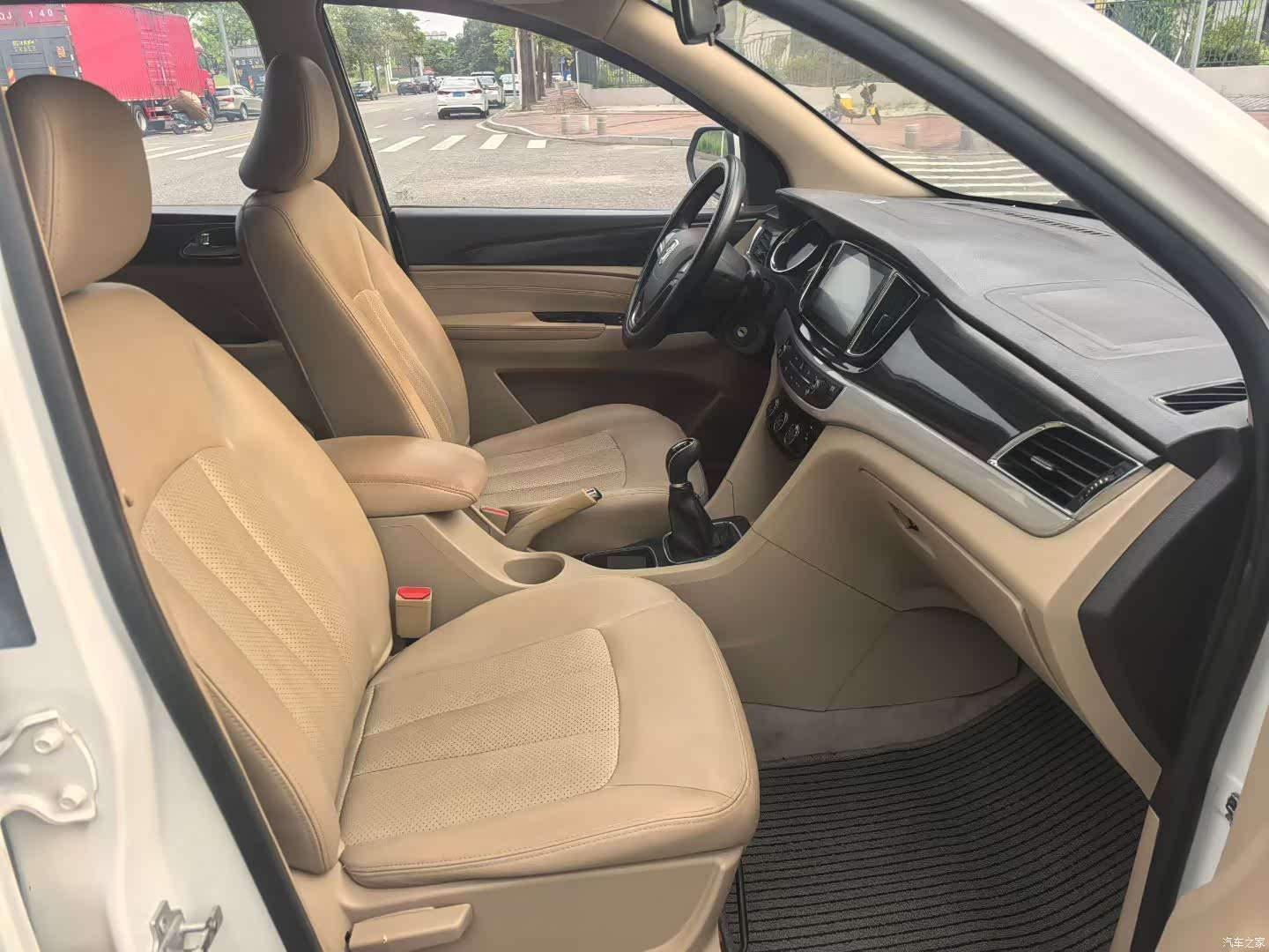 Wuling 730, 2016 8