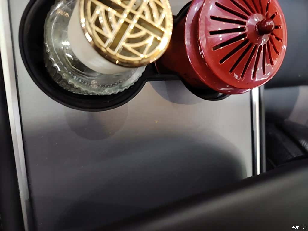 Tesla Model Y, 2023 9