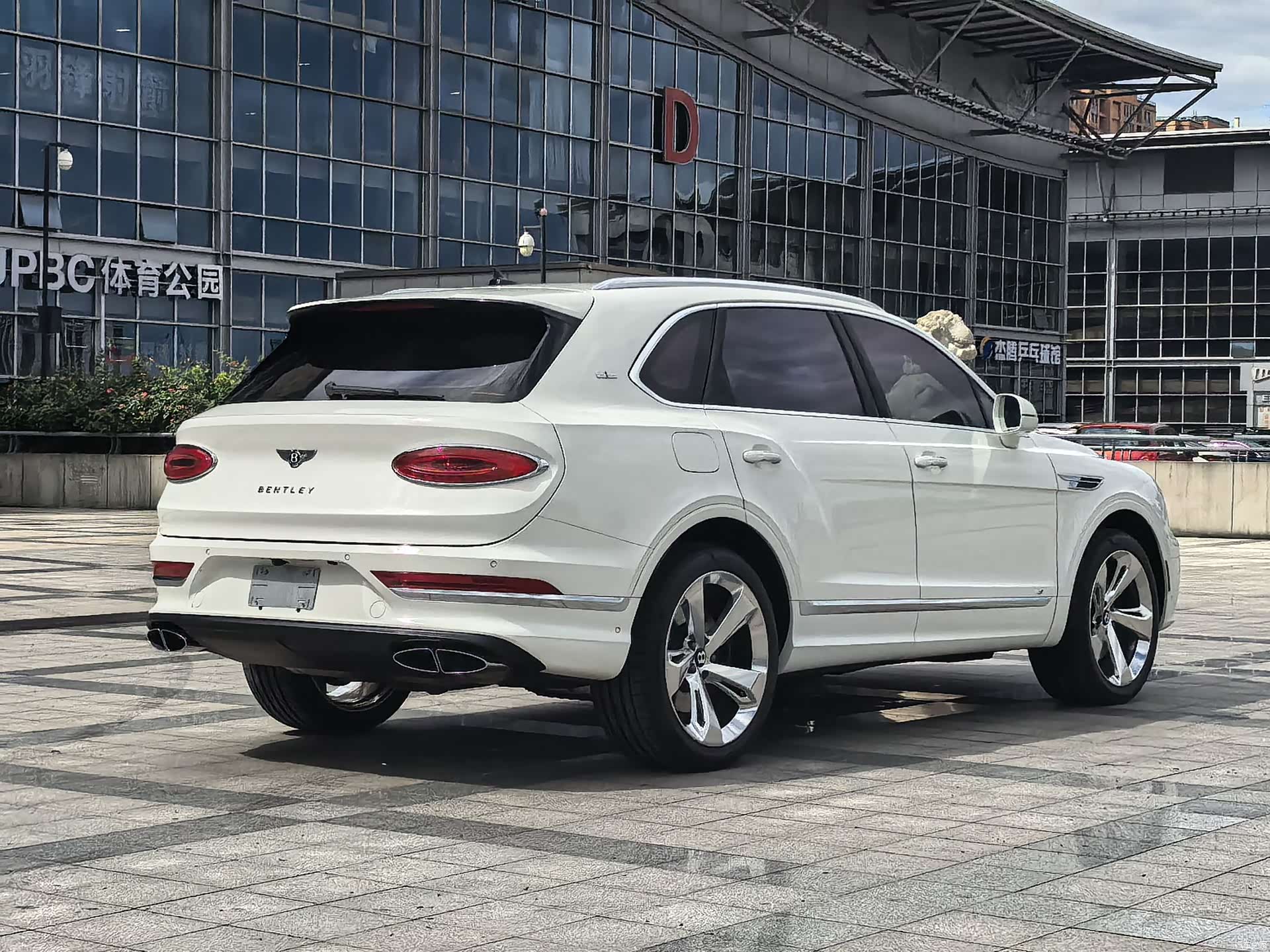 Bentley Bentayga, 2023 4