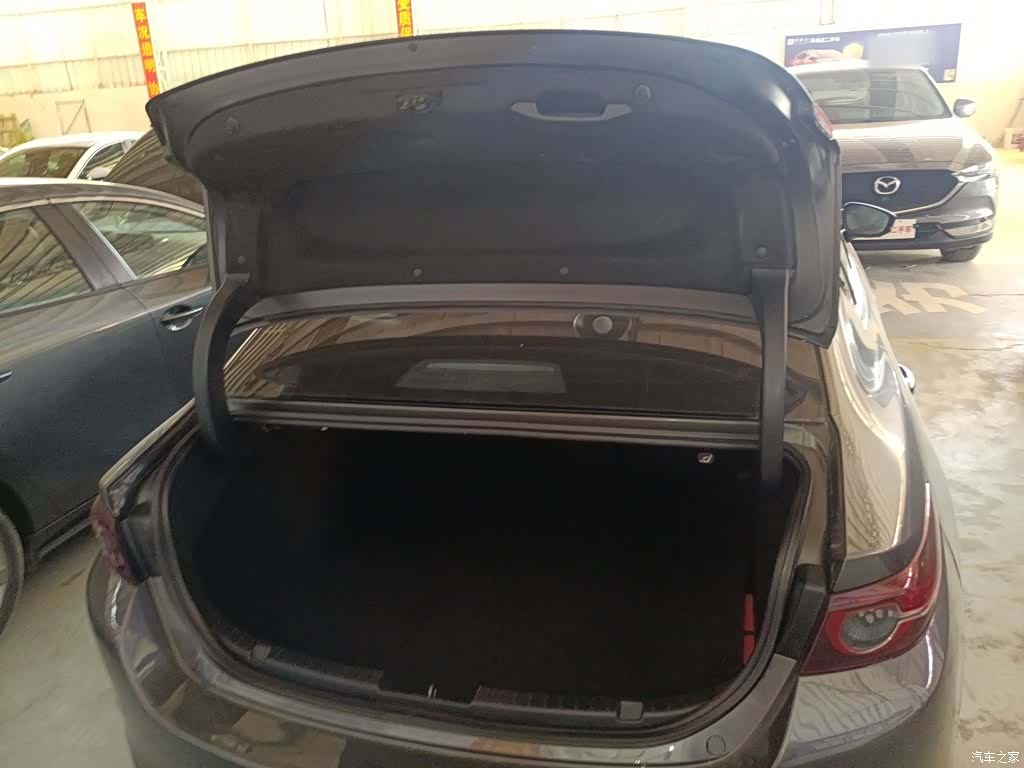 Mazda Mazda3, 2021 19