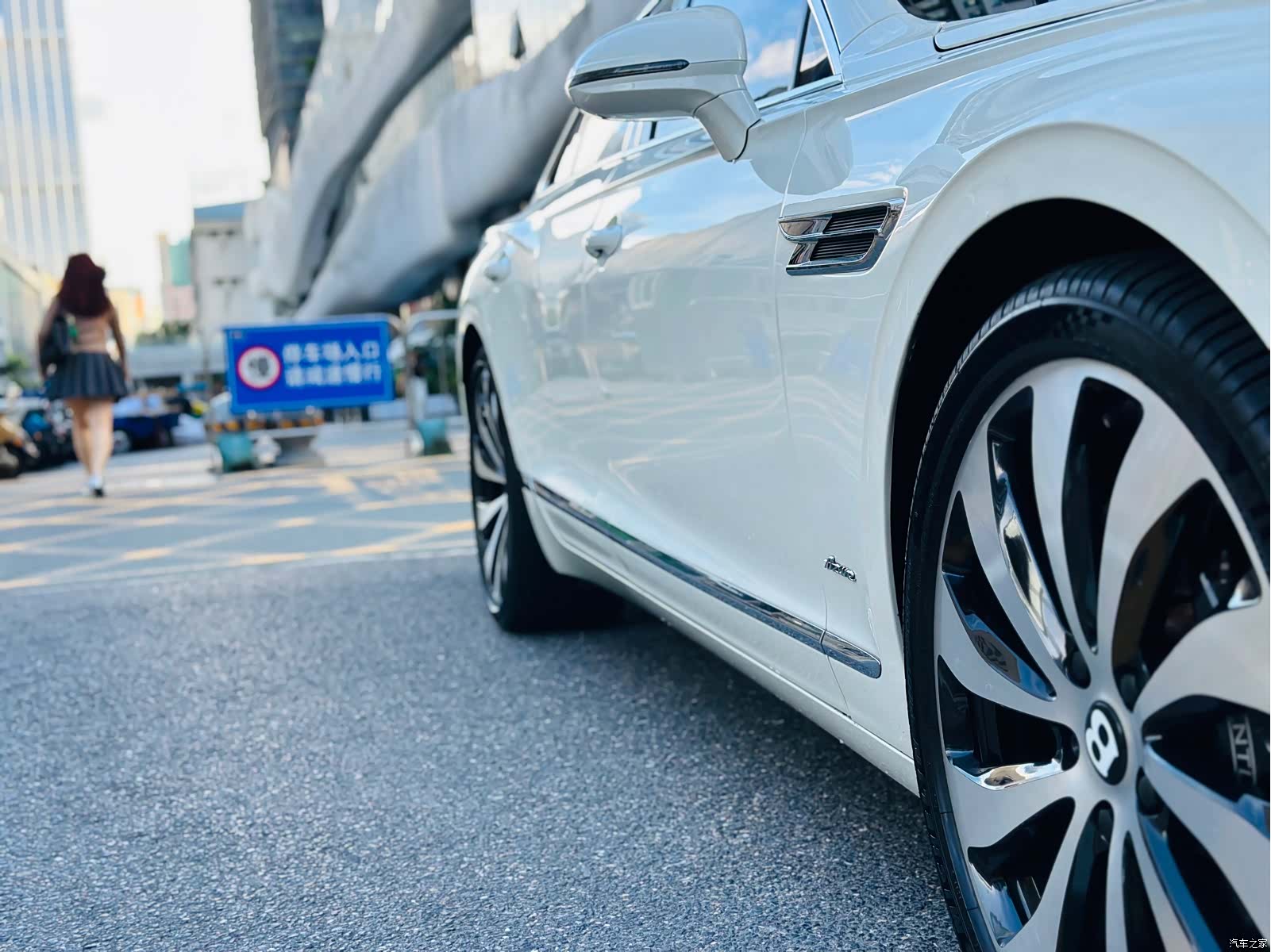 Bentley Flying Spur, 2023 9