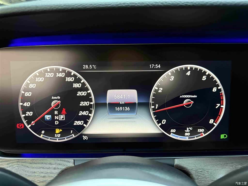 Mercedes-Benz E-Class, 2019 12