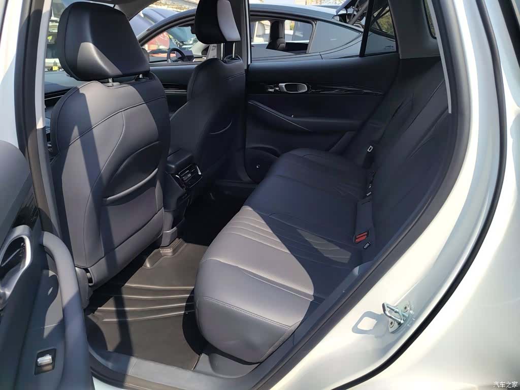 Geely Galaxy E5, 2025 17