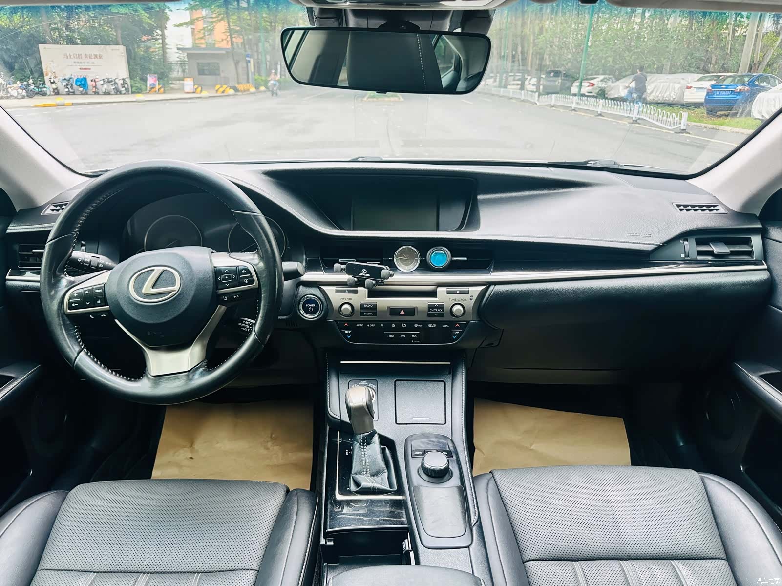 Lexus ES, 2018 26