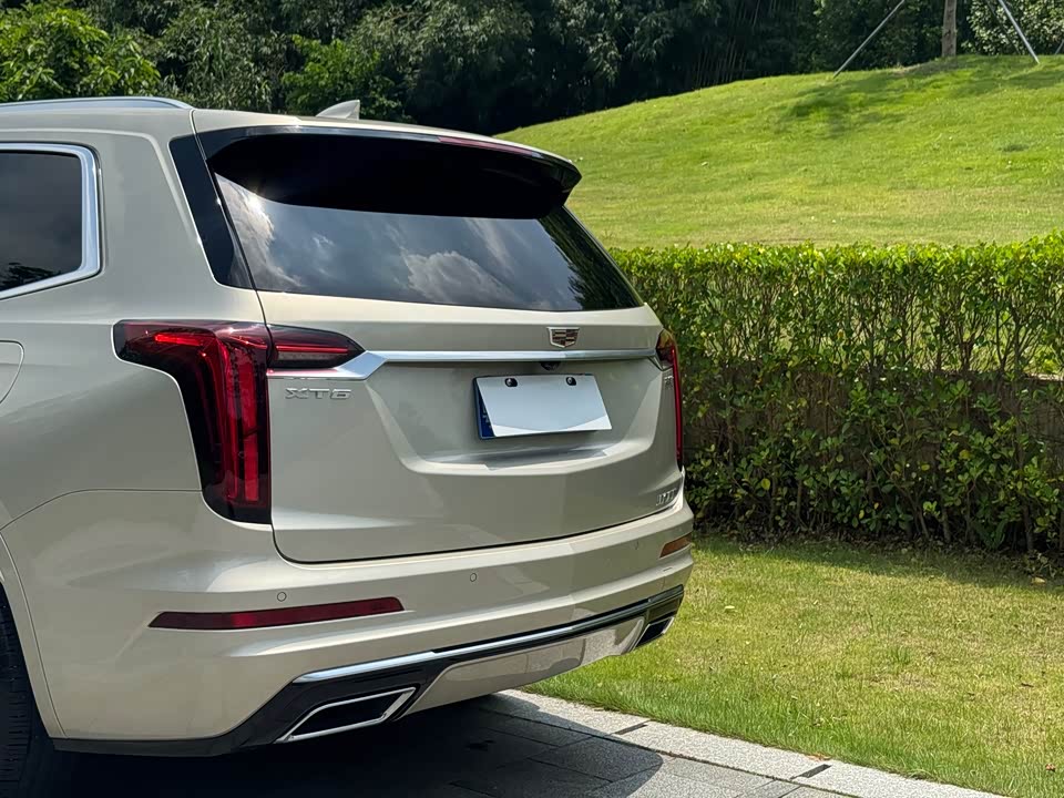Cadillac XT6