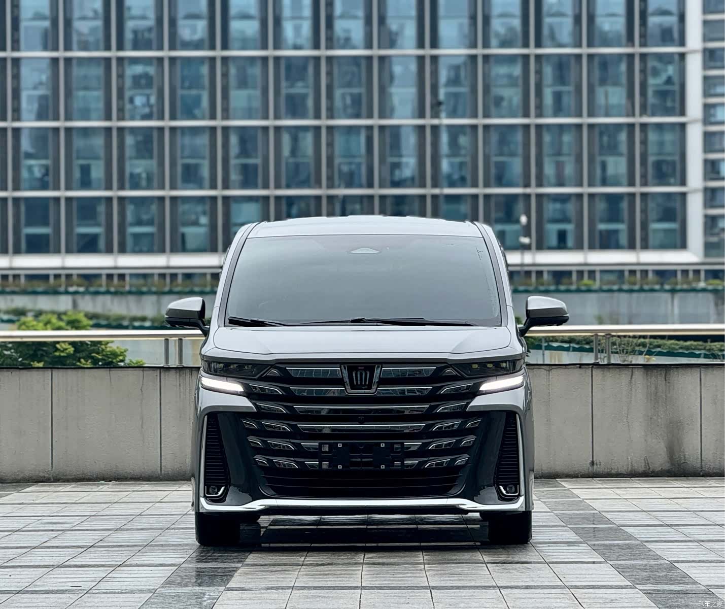 Toyota Vellfire, 2025 2