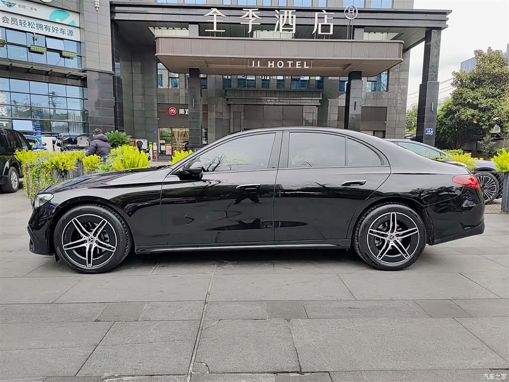 Mercedes-Benz E-Class, 2025 3