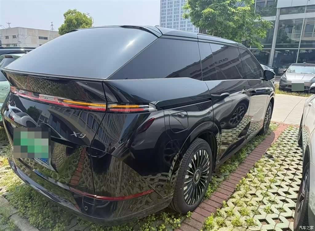 Xpeng X9, 2025 2