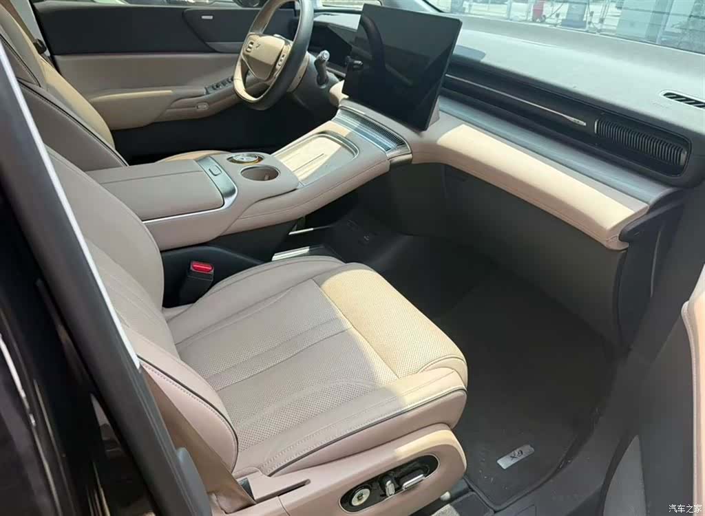 Xpeng X9, 2025 4