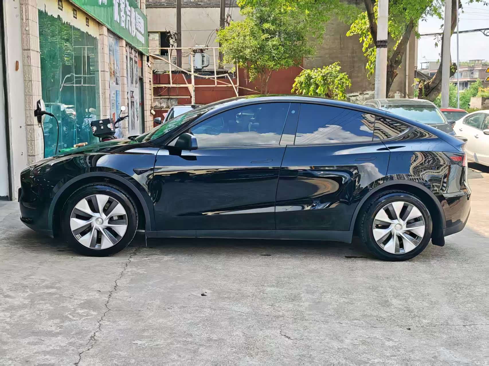 Tesla Model Y, 2022 3