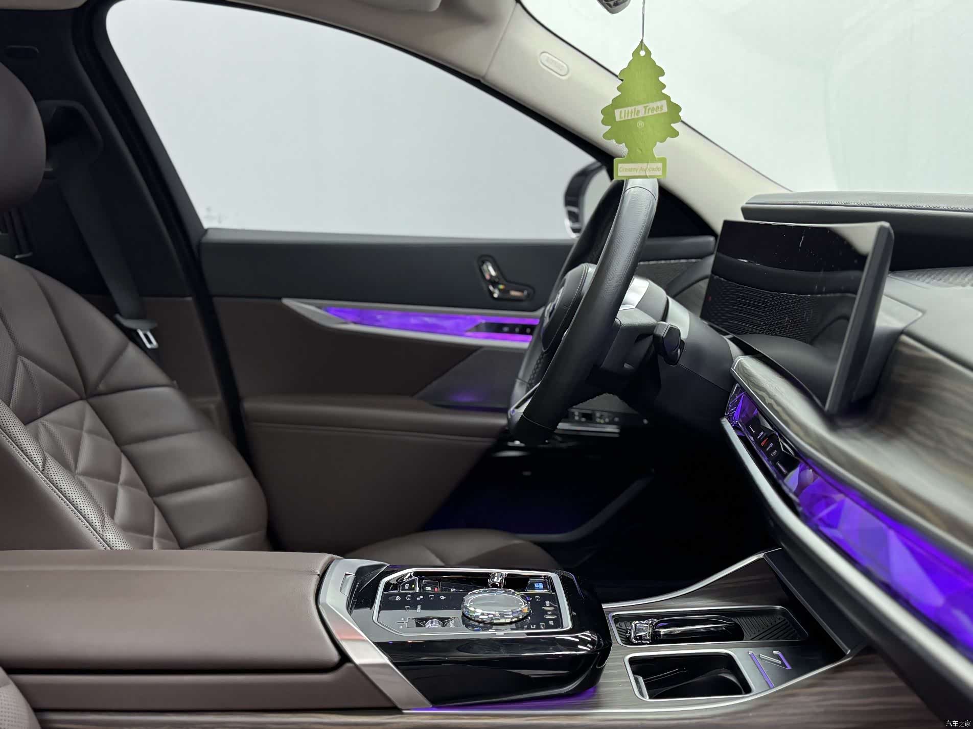 BMW i7, 2025 21