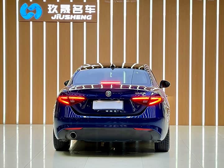 Alfa Romeo Giulia 2017 2.0T 200HP Luxury