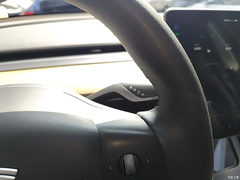 Tesla Model Y, 2023 14