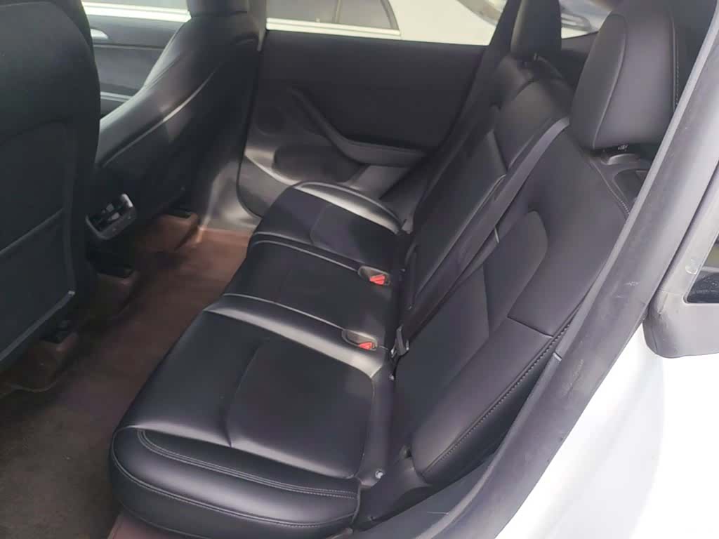 Tesla Model Y, 2024 17