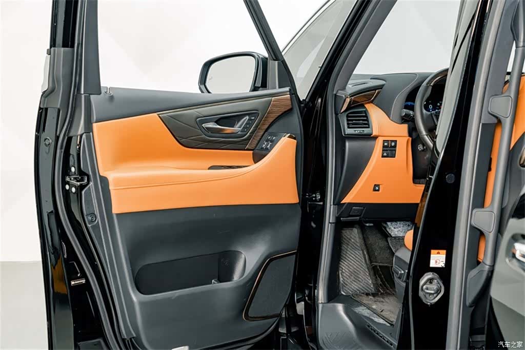 Toyota Alphard, 2025 18