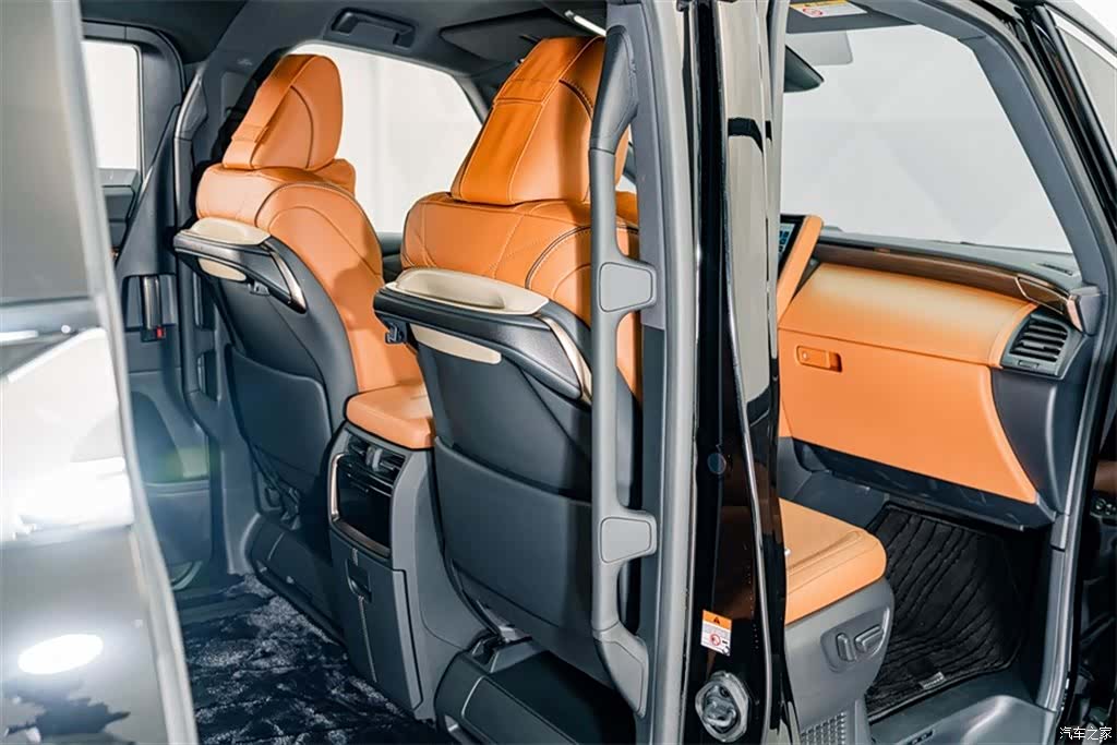Toyota Alphard, 2025 24