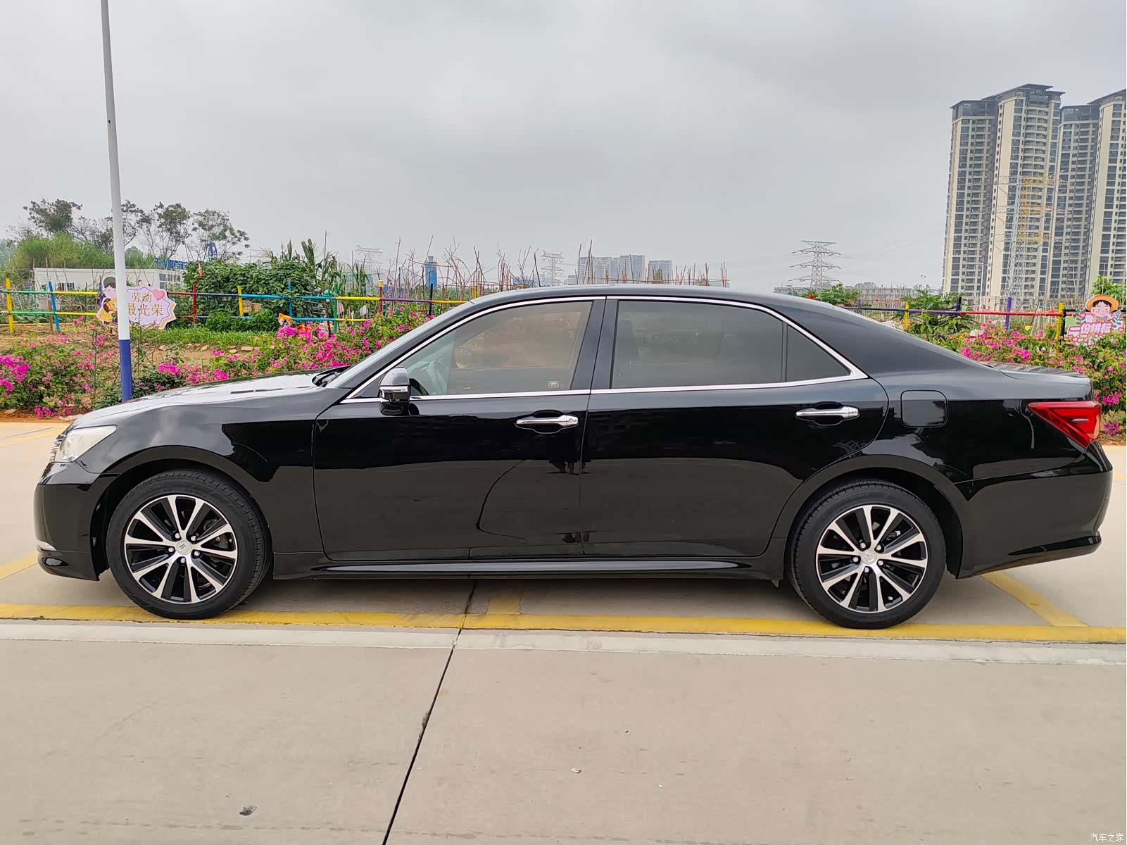 Toyota Crown, 2017 3